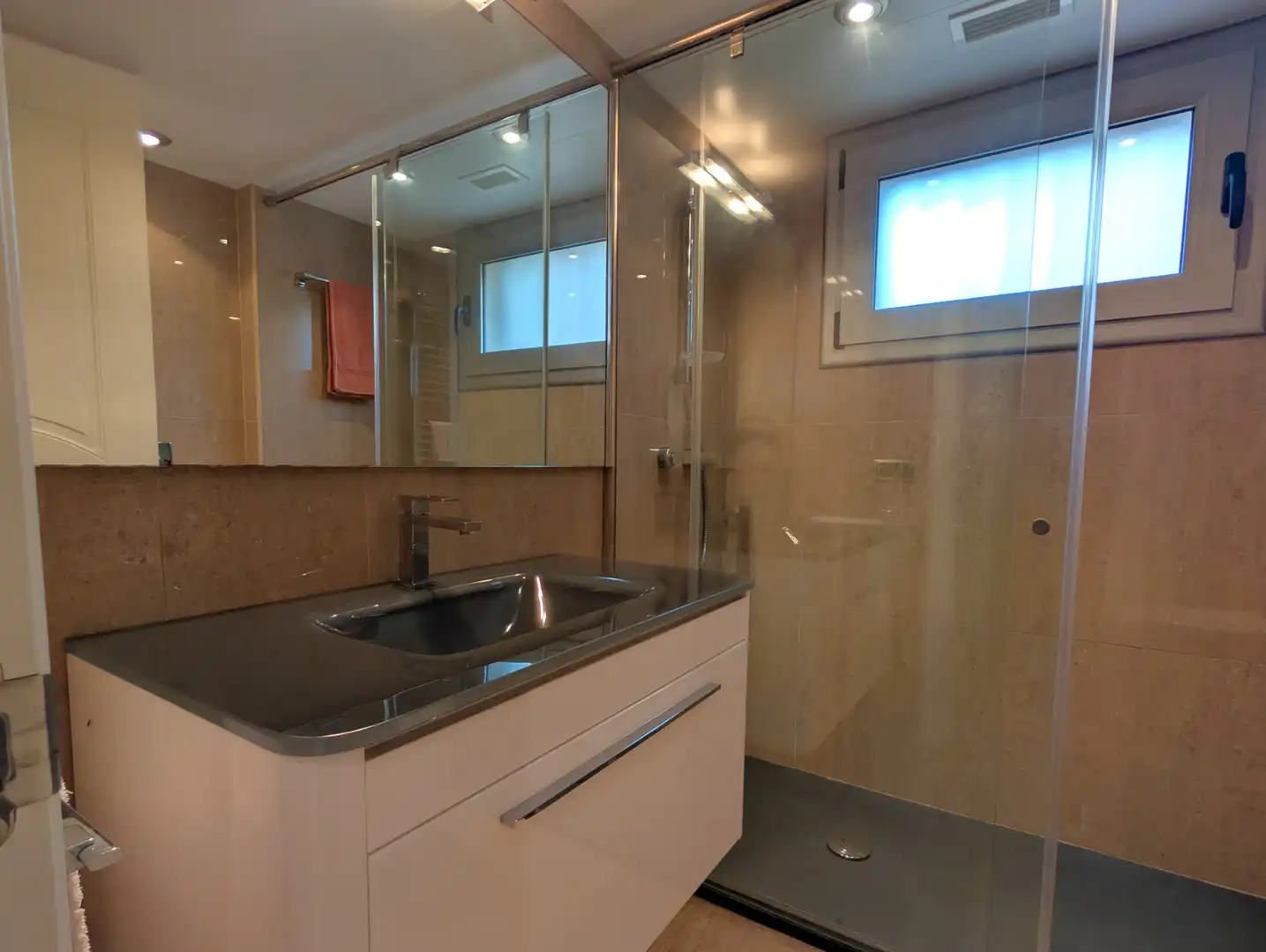 Baño de Planta baja en venta en Castell d'Aro, Platja d'Aro i s'Agaró con Aire acondicionado, Calefacción y Jardín privado
