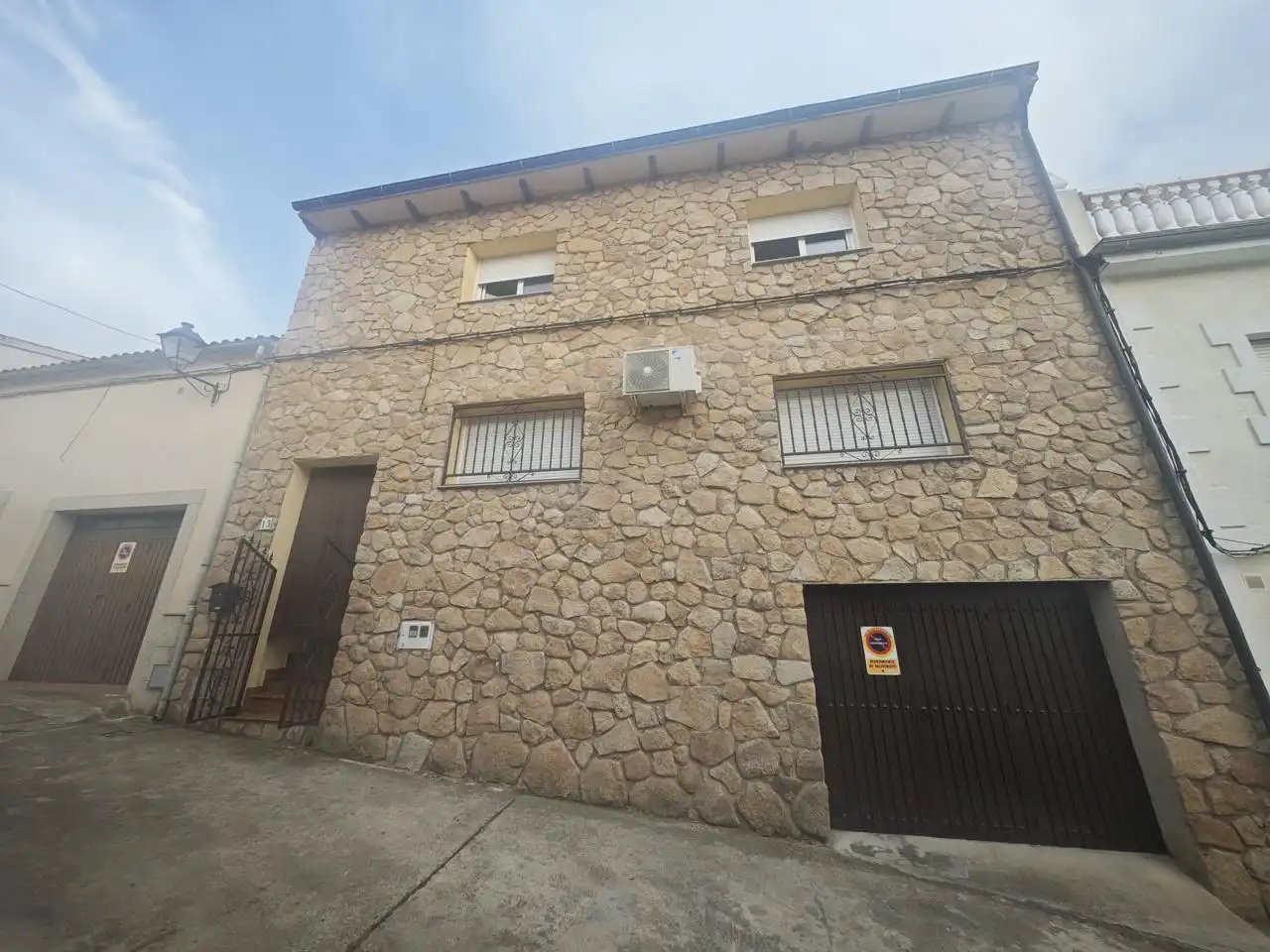 Vista exterior de Casa o chalet en venta en Valdeobispo con Aire acondicionado