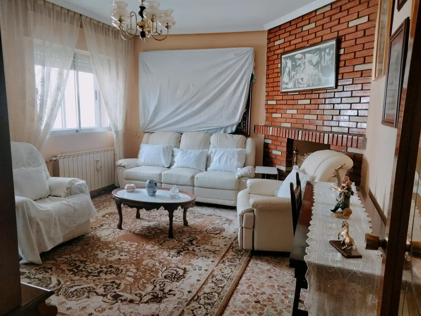 Sala d'estar de Casa o xalet en venda en Manganeses de la Polvorosa amb Moblat