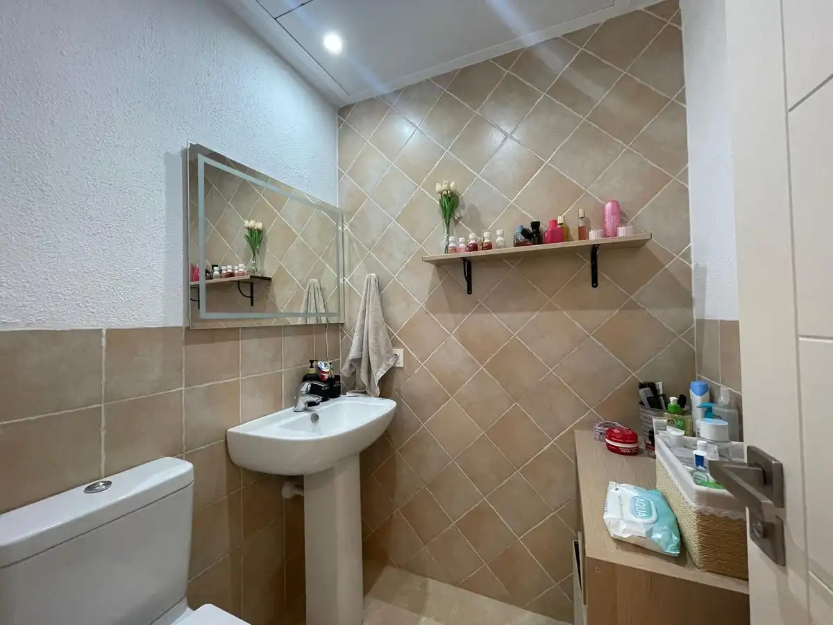 Bany de Dúplex en venda en Estepona amb Aire condicionat, Jardí privat i Terrassa