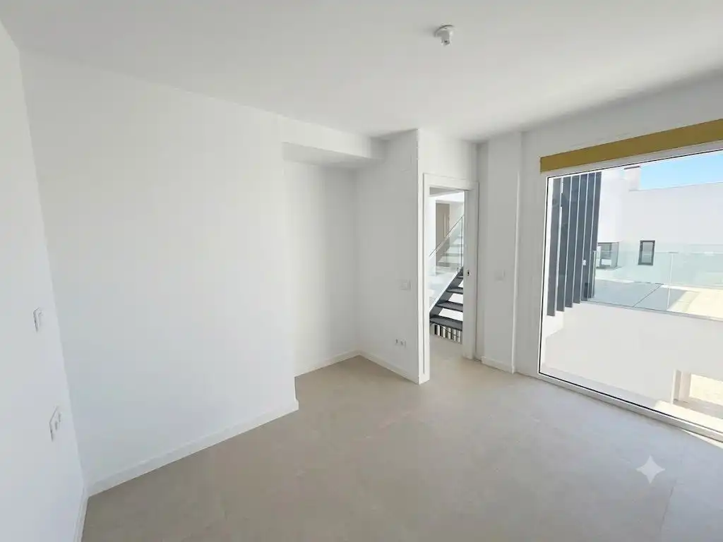 Habitación de Casa o chalet en venta en Nerja con Aire acondicionado, Jardín privado y Piscina