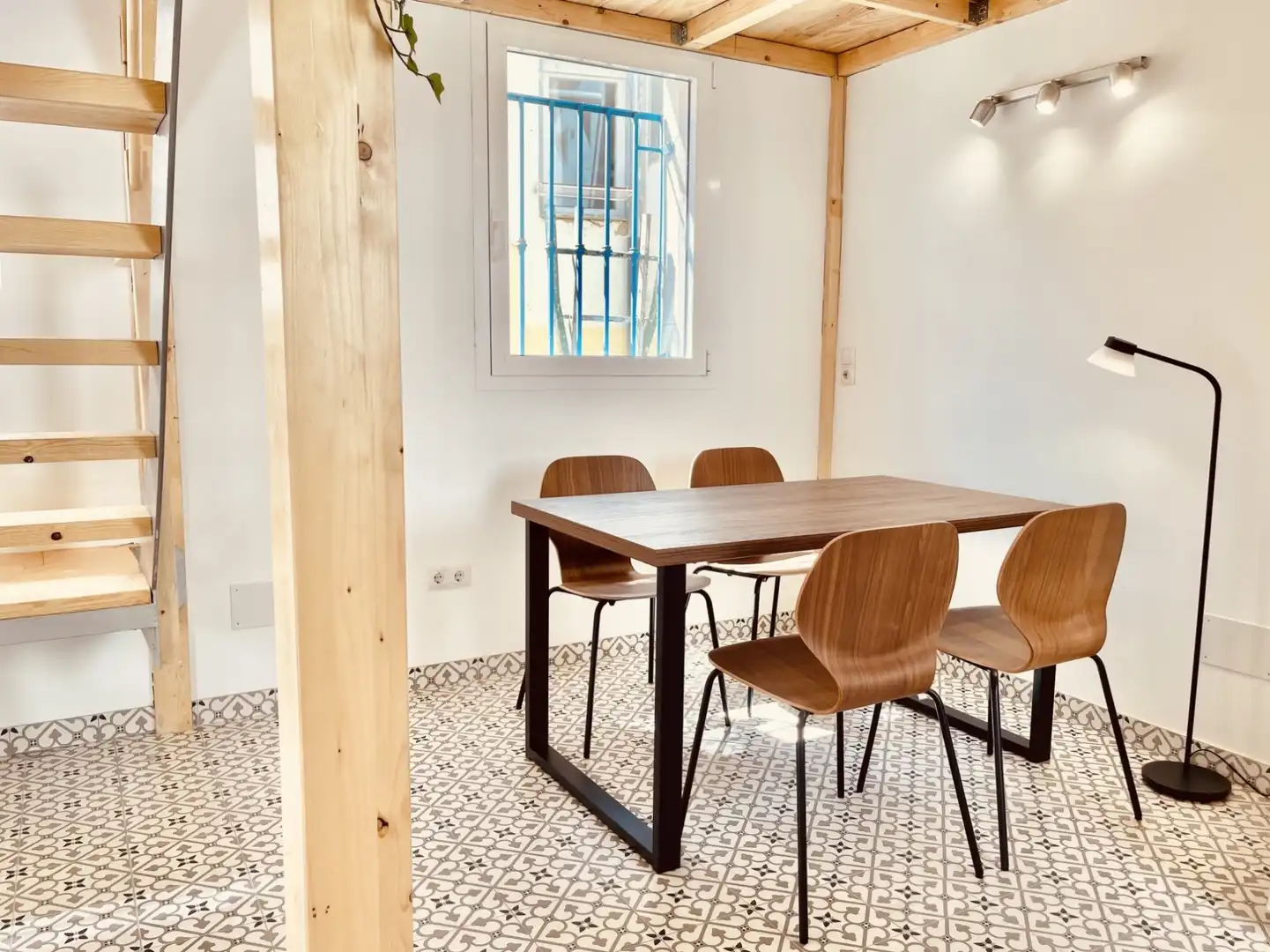 Comedor de Dúplex de alquiler en Madrid con Aire acondicionado, Terraza y Amueblado