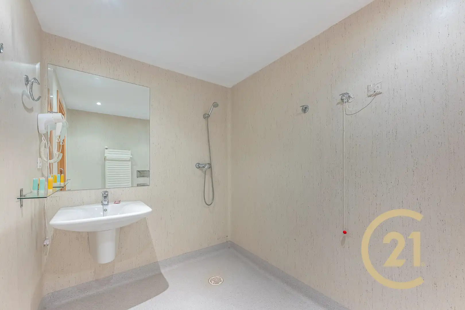 Bathroom of Buildings for sale in Estepona  with Community pool