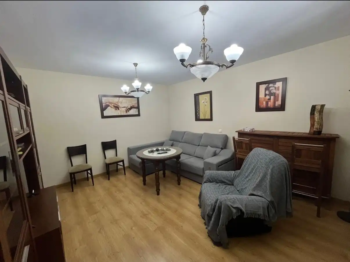 Living room of Flat for rent in Baeza  with Air Conditioner, Heating and Parquet flooring