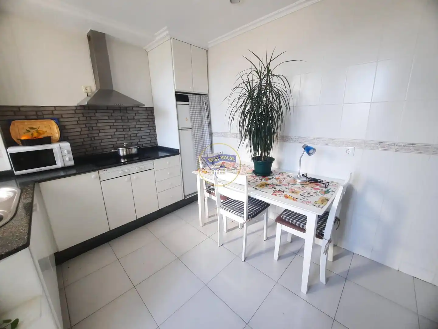 Kitchen of Flat for sale in Vigo   with Heating and Furnished