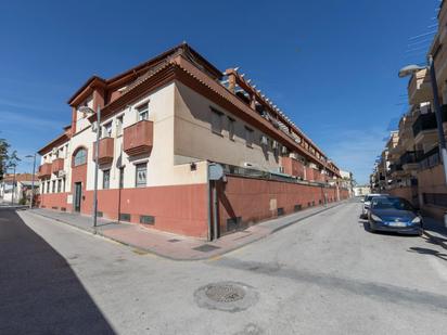 Vista exterior de Àtic en venda en Las Gabias amb Aire condicionat i Terrassa