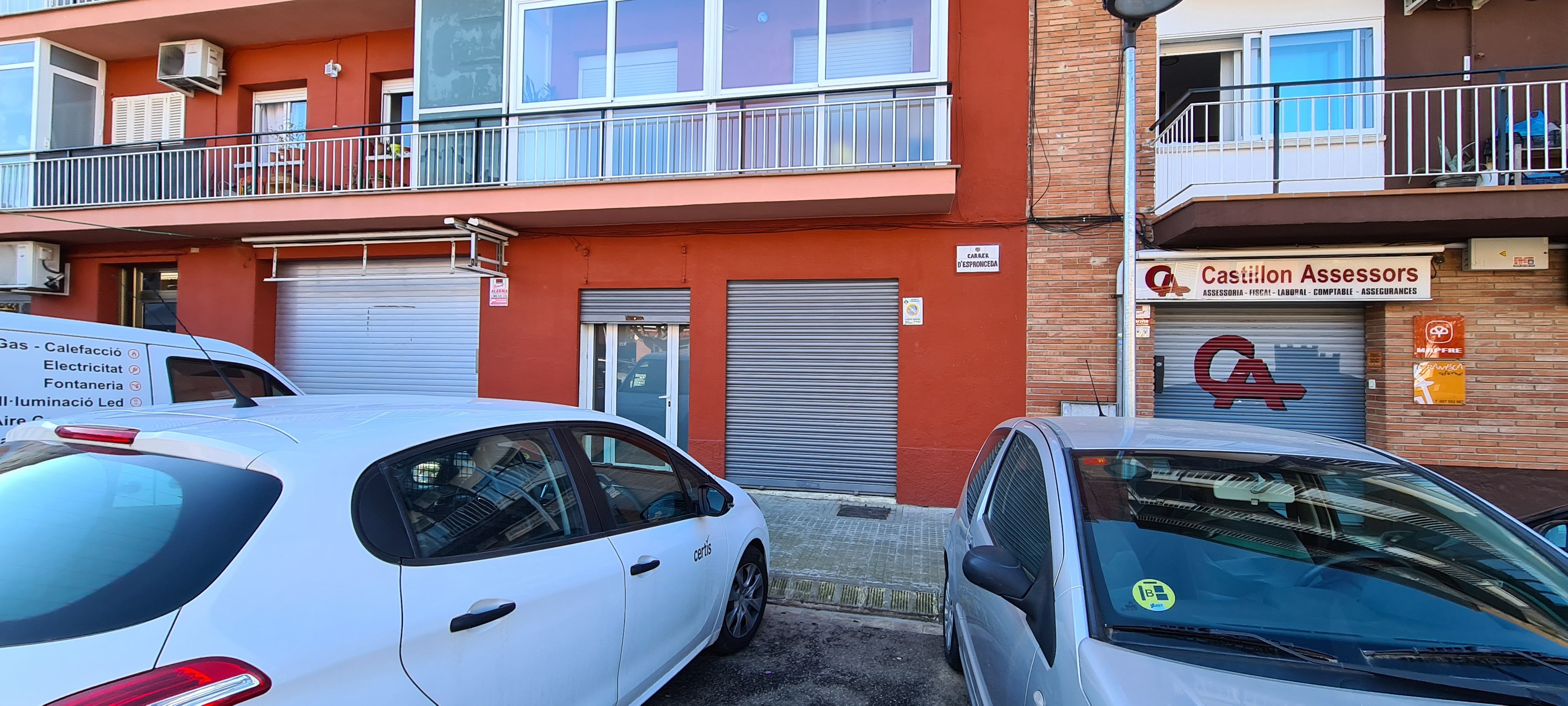 Vista exterior de Local en venta en La Roca del Vallès