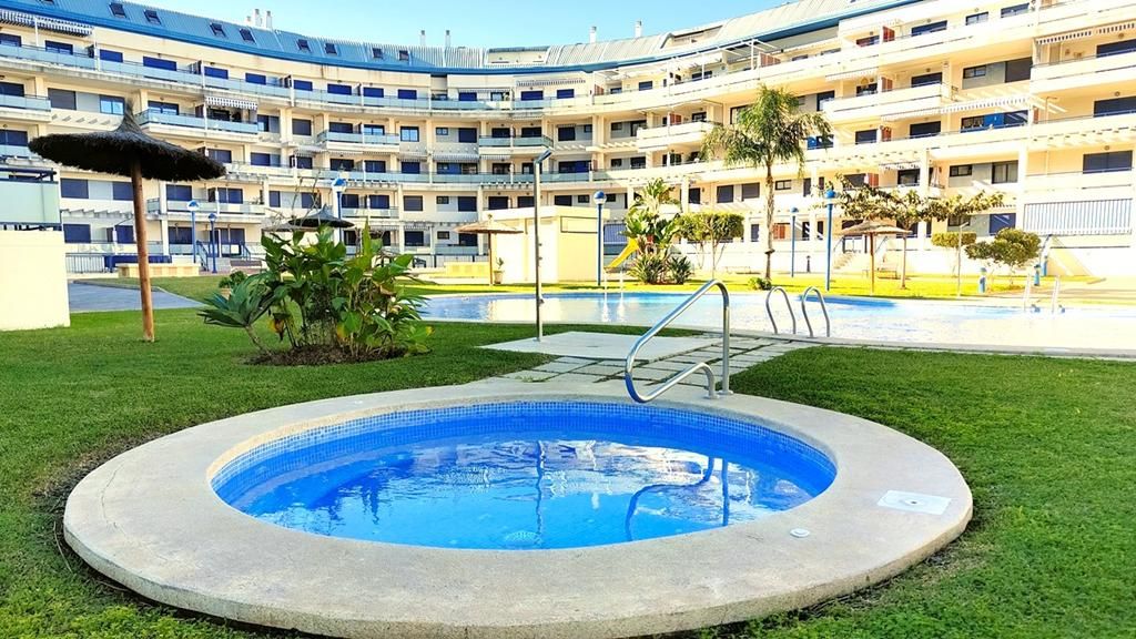Piscina de Apartament en venda en Dénia amb Aire condicionat, Terrassa i Traster