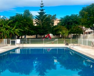 Piscina de Casa adosada en venda en El Campello amb Aire condicionat, Terrassa i Moblat