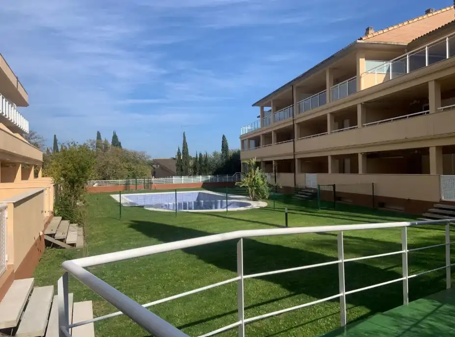 Swimming pool of Ground floor for rent in Godella  with Heating, Oven and Washing machine