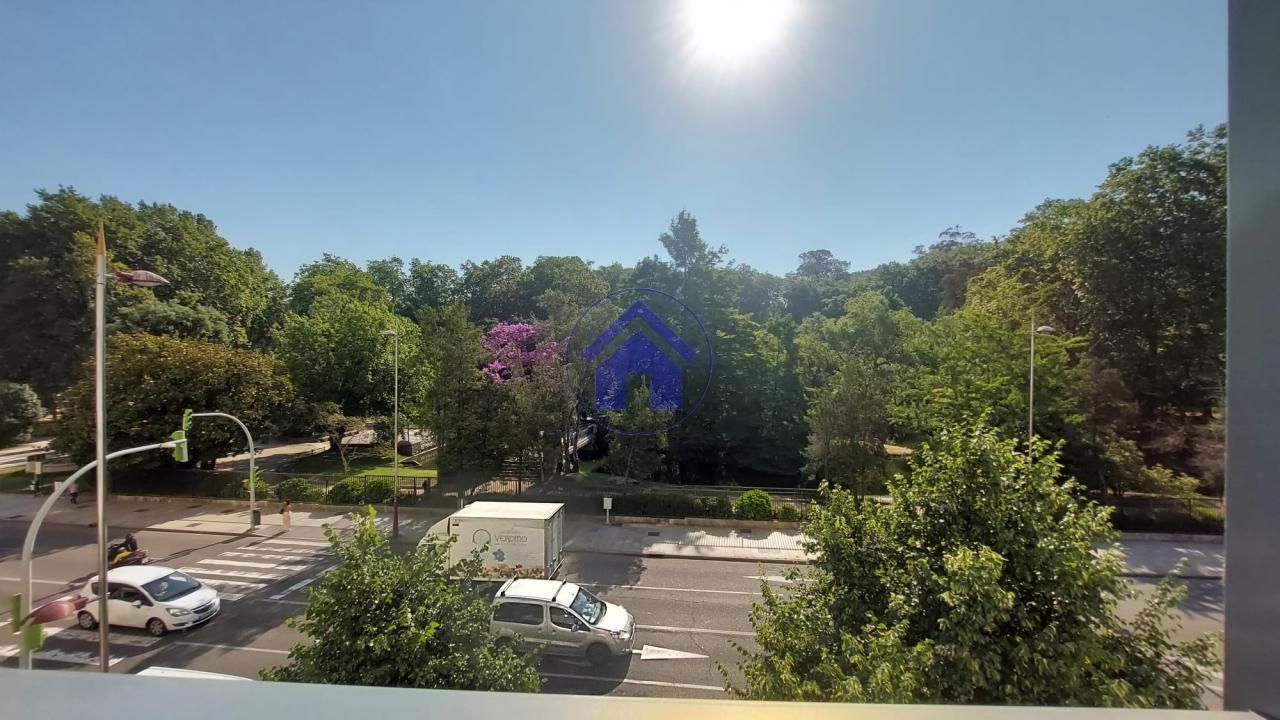 Vista exterior de Piso de alquiler en Vigo  con Calefacción y Amueblado