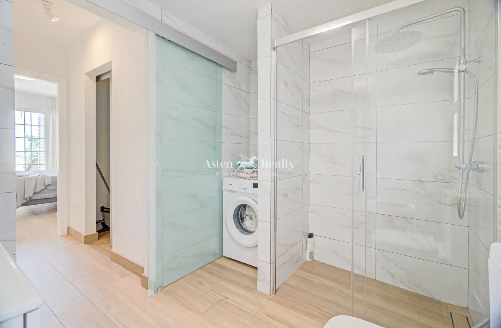 Badezimmer von Dachboden zum Verkauf in Adeje mit Klimaanlage, Terrasse und Schwimmbad