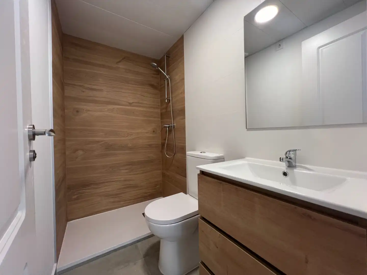 Bany de Casa o xalet per a compartir en Madrid amb Aire condicionat, Calefacció i Jardí privat
