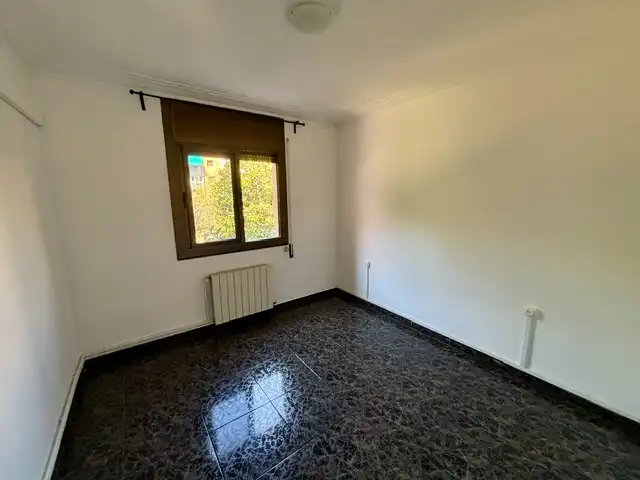 Bedroom of Flat for rent in L'Hospitalet de Llobregat  with Air Conditioner, Heating and Balcony