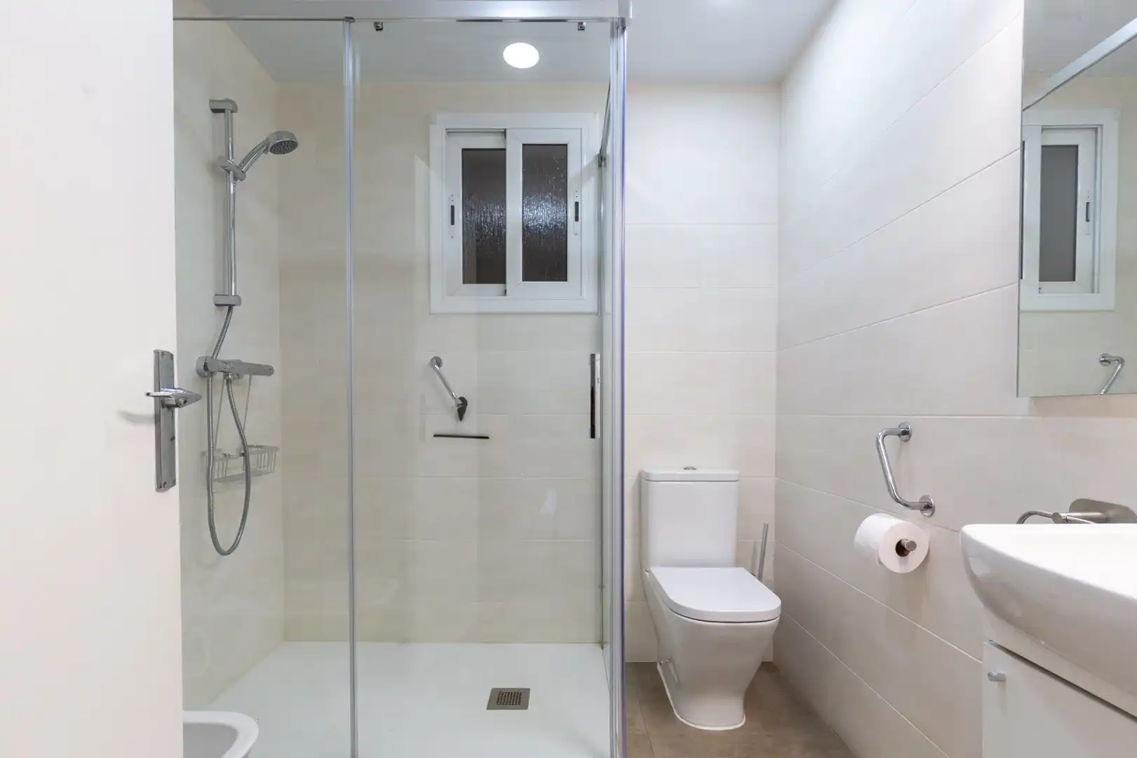 Bathroom of Flat for sale in Rubí  with Air Conditioner, Heating and Terrace
