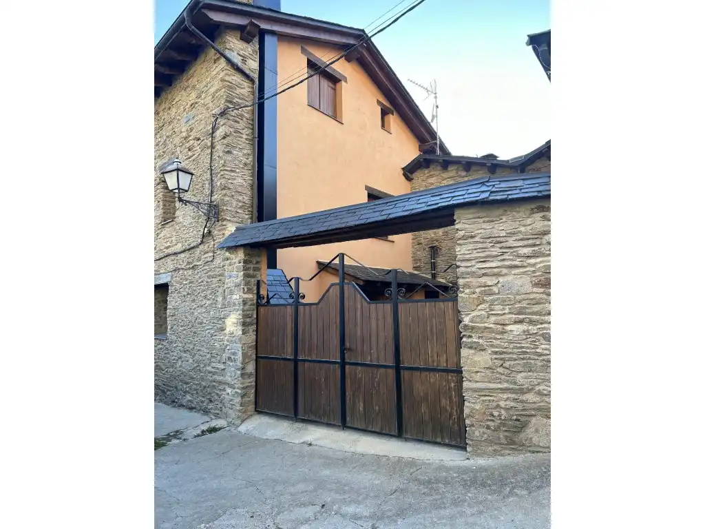 Vista exterior de Casa o xalet en venda en Esterri d'Àneu