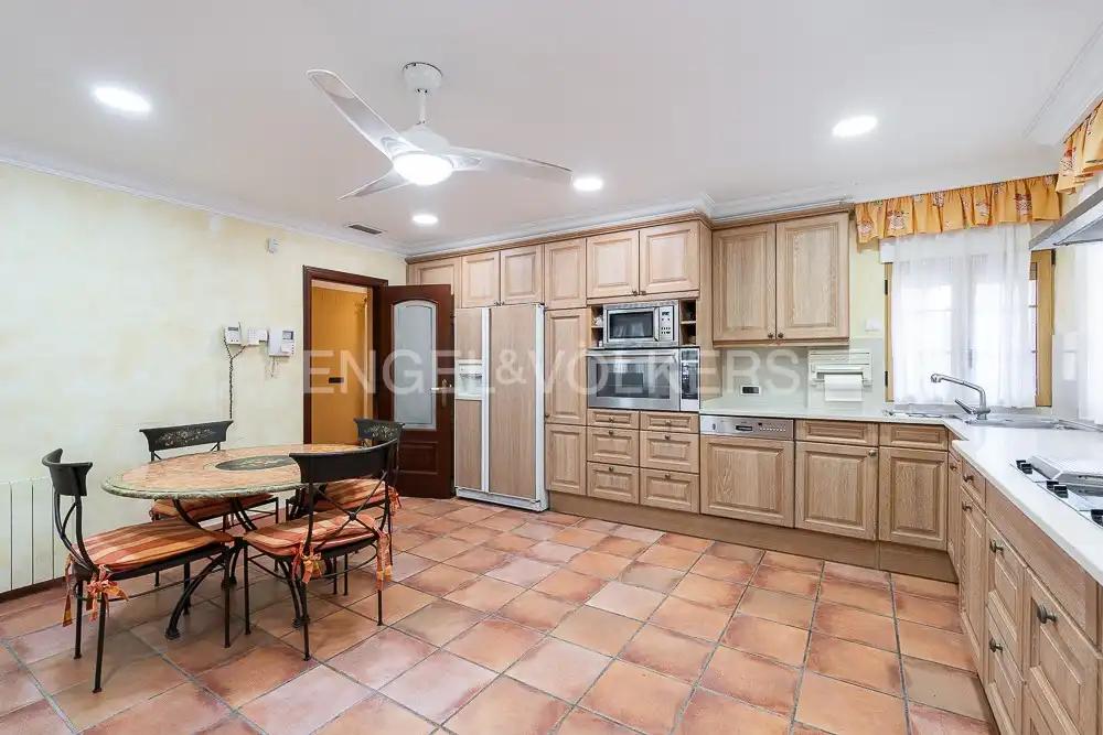 Cuina de Casa o xalet en venda en Sagunto / Sagunt amb Calefacció, Jardí privat i Parquet