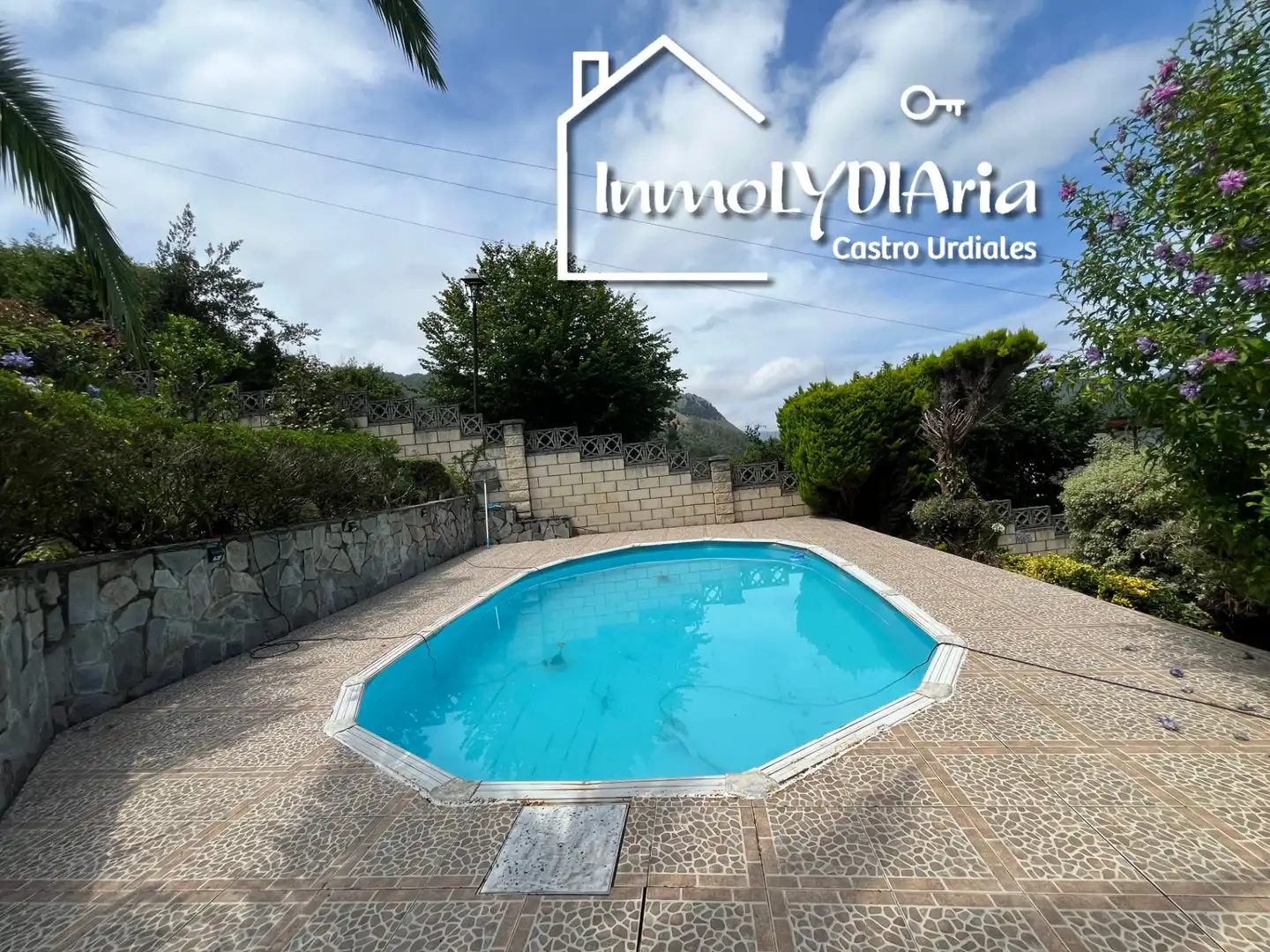 Piscina de Casa o xalet en venda en Castro-Urdiales amb Aire condicionat, Calefacció i Jardí privat