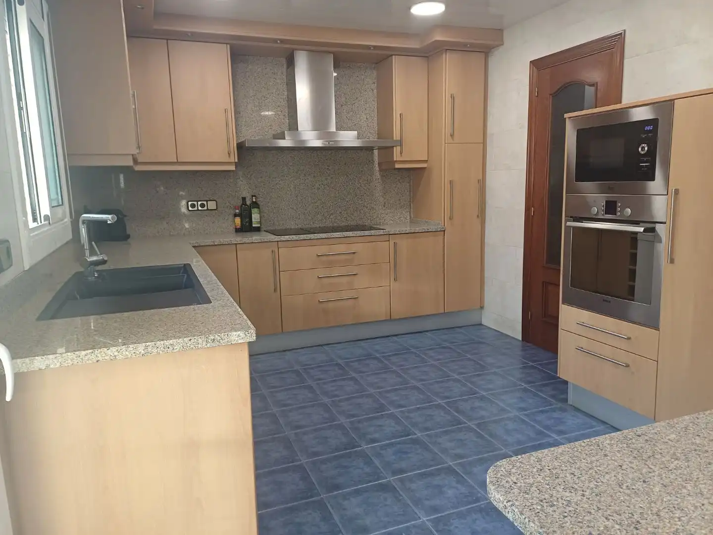 Adosado con jardín en venta en Carrer de la Pau 84, imagen 4