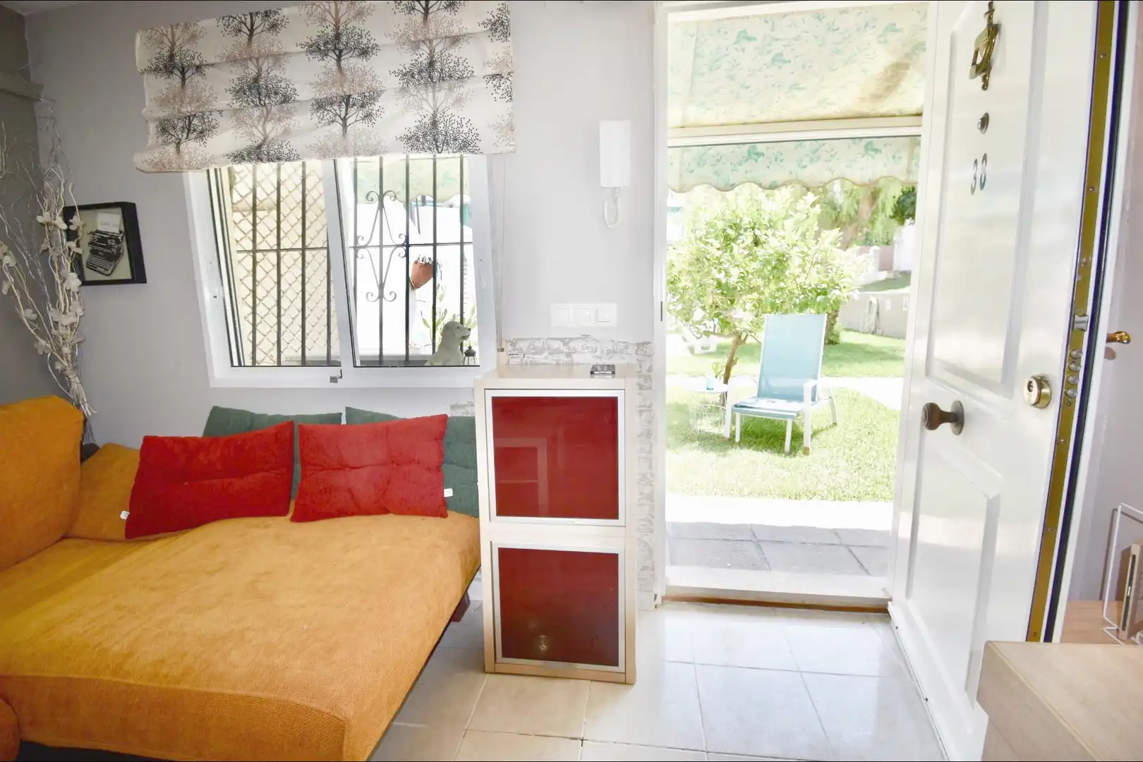 Schlafzimmer von Erdgeschoss zum Verkauf in El Campello mit Klimaanlage, Privatgarten und Terrasse