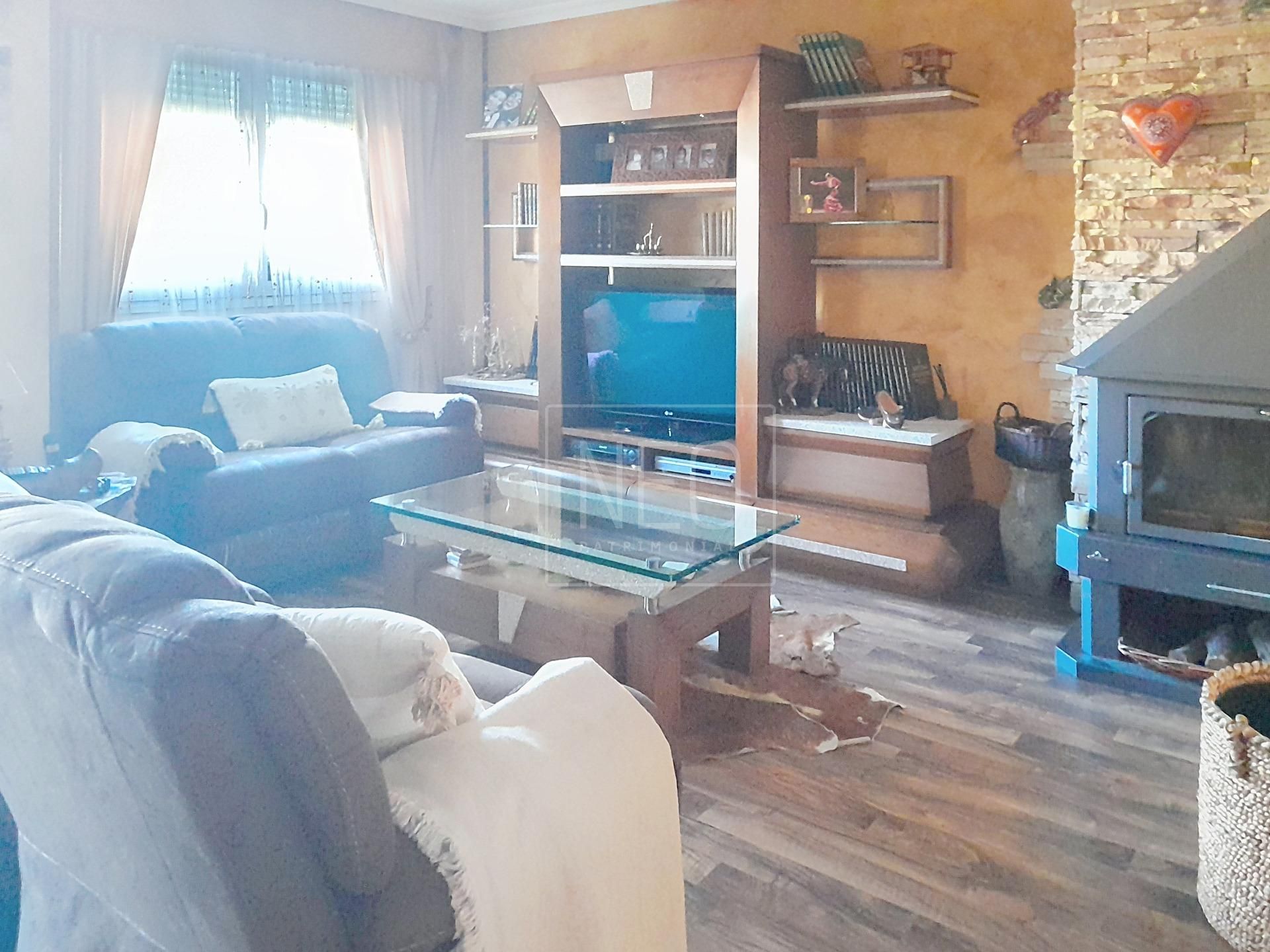 Sala d'estar de Casa adosada en venda en Fuenlabrada amb Aire condicionat, Calefacció i Jardí privat