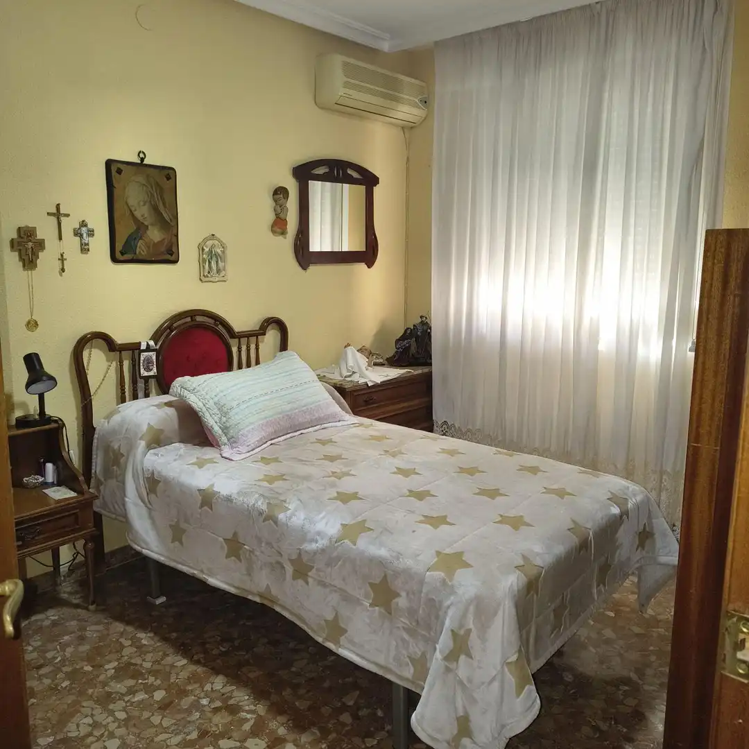 Dormitori de Casa o xalet en venda en Linares amb Aire condicionat i Balcó