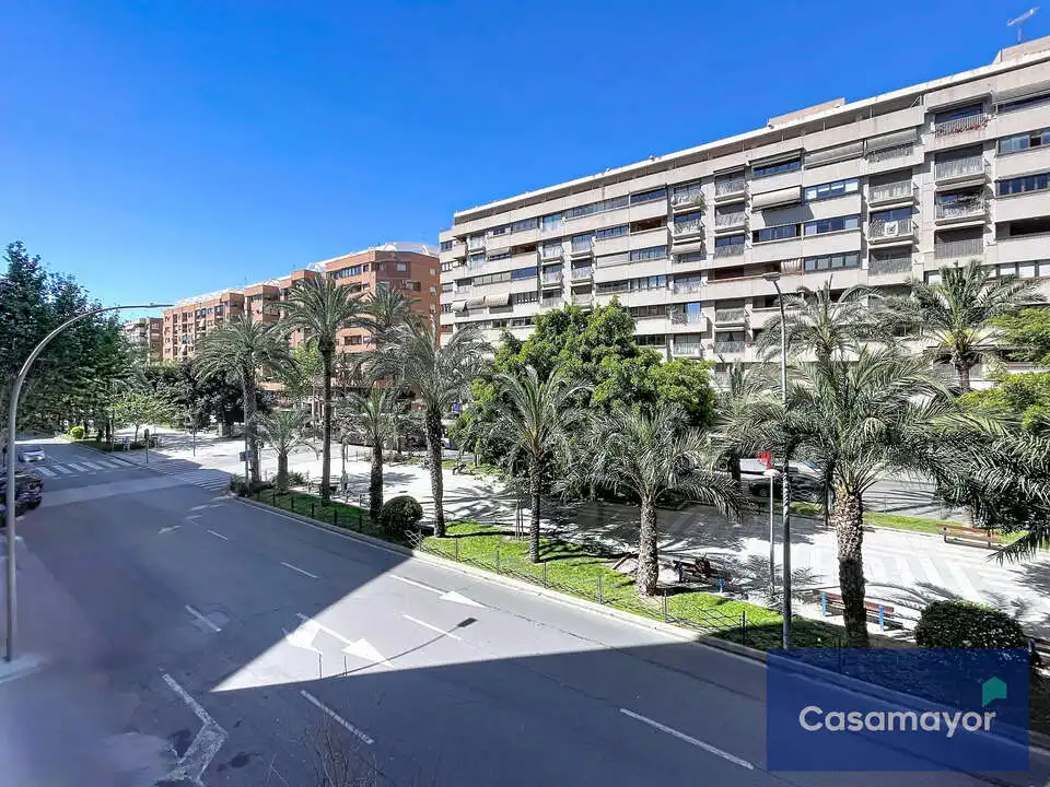 Vista exterior de Pis en venda en Alicante / Alacant amb Traster i Balcó