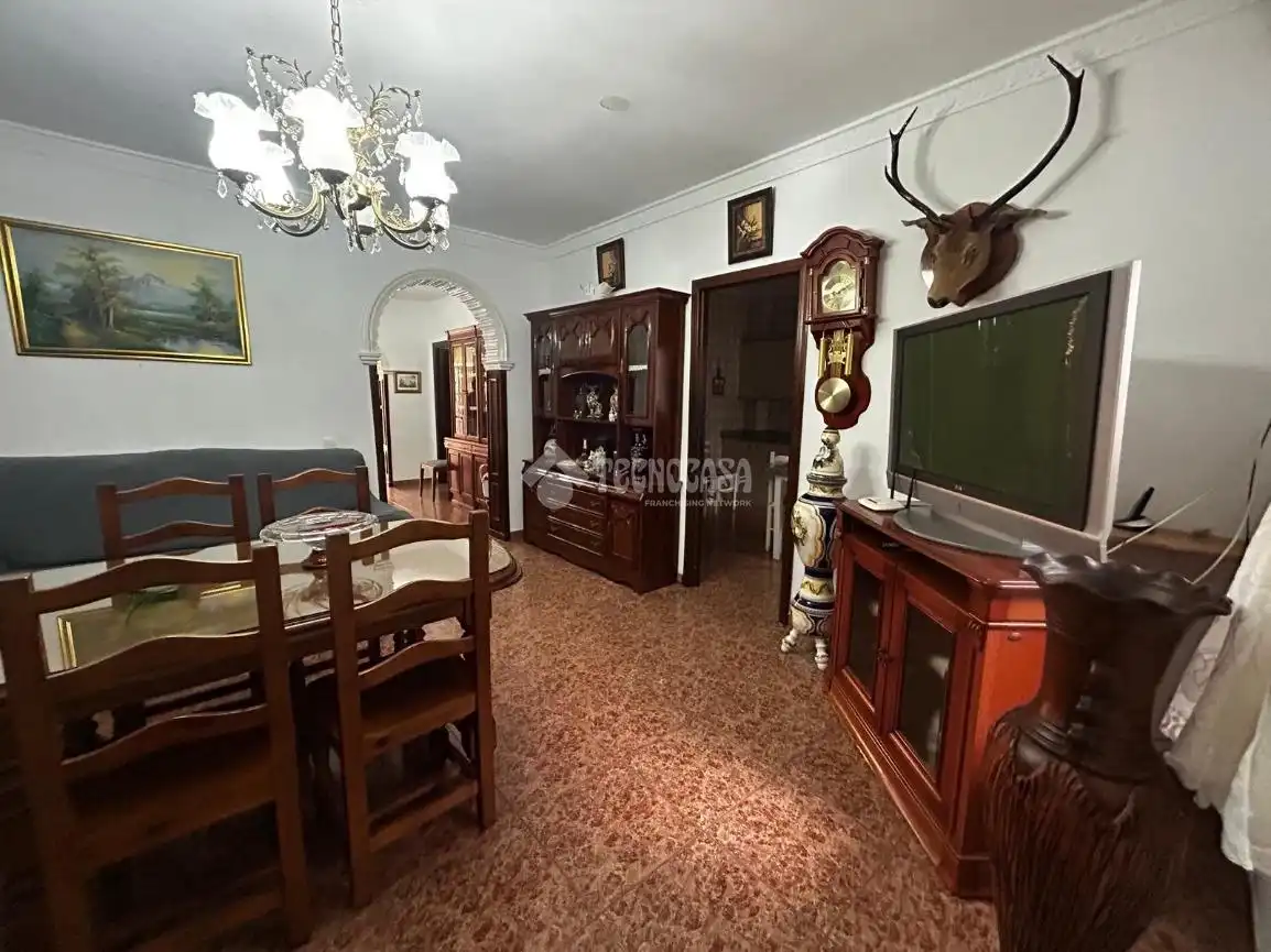 Sala d'estar de Casa adosada en venda en La Rinconada amb Aire condicionat i Calefacció