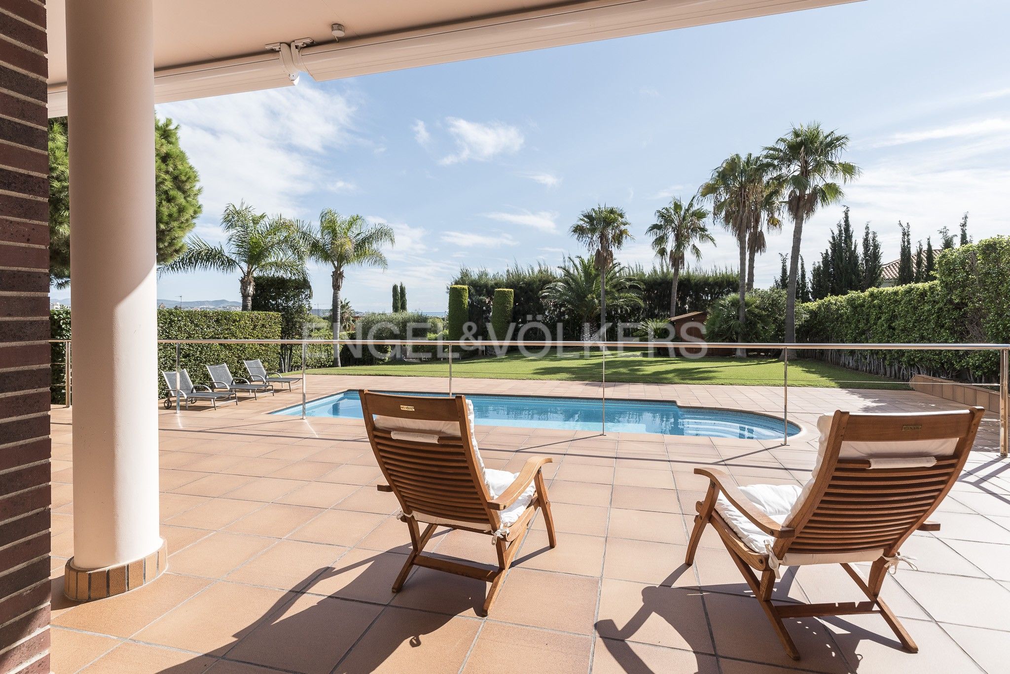 Terrace of House or chalet for sale in Vilanova i la Geltrú  with Air Conditioner, Heating and Private garden