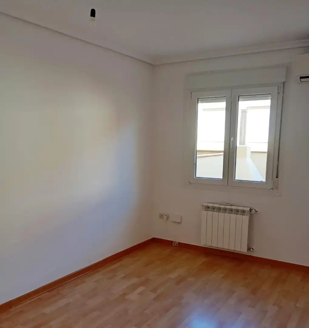 Dormitori de Casa adosada en venda en Ciempozuelos amb Aire condicionat, Calefacció i Terrassa