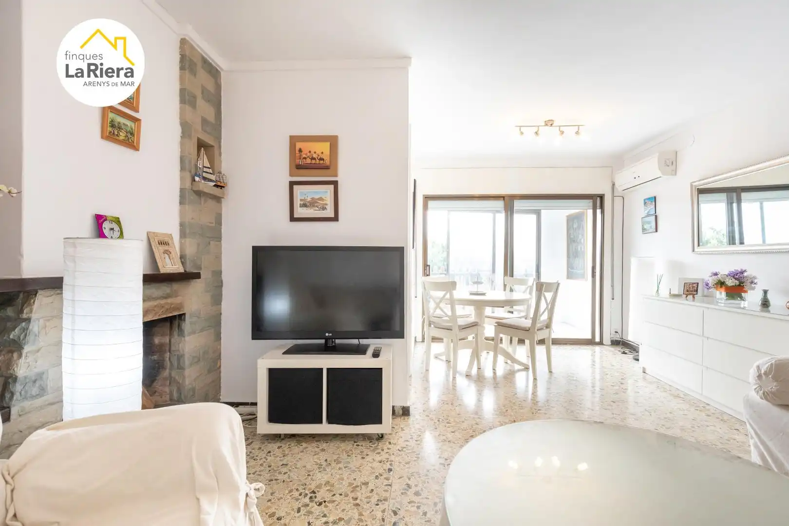 Wohnzimmer von Wohnung zum Verkauf in Arenys de Mar mit Klimaanlage, Terrasse und Alarm
