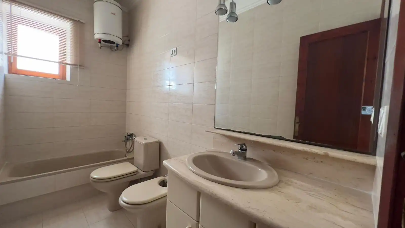 Bany de Casa o xalet en venda en Alaquàs amb Terrassa, Traster i Balcó