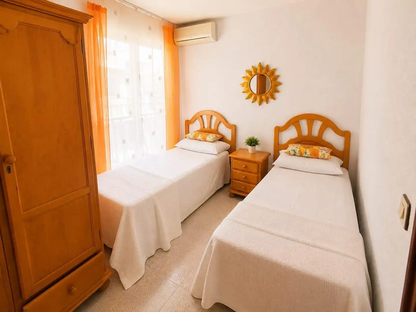 Habitación de Apartamento de alquiler en Torrevieja con Aire acondicionado y Amueblado