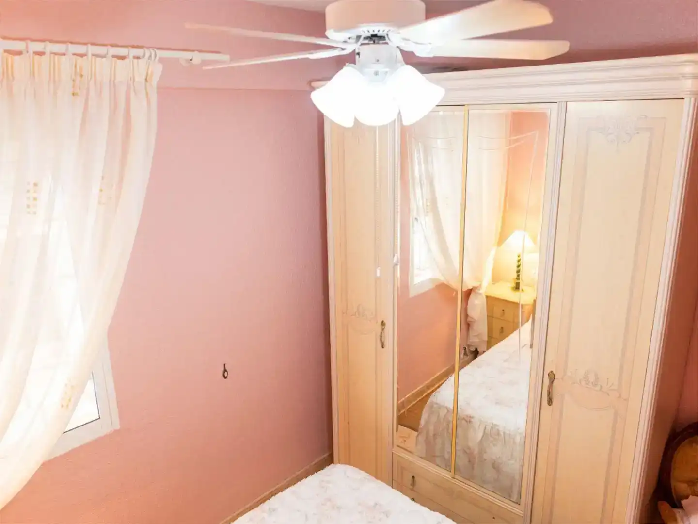 Dormitori de Apartament de lloguer en Almuñécar amb Piscina i Moblat