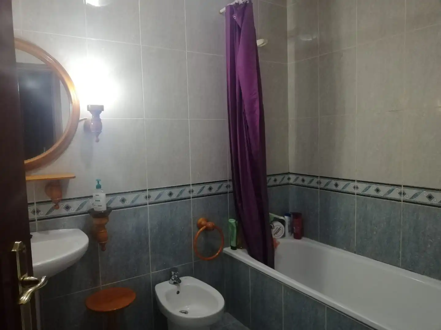 Bathroom of Apartments for rent in Almendralejo  with Air Conditioner, Furnished and Oven