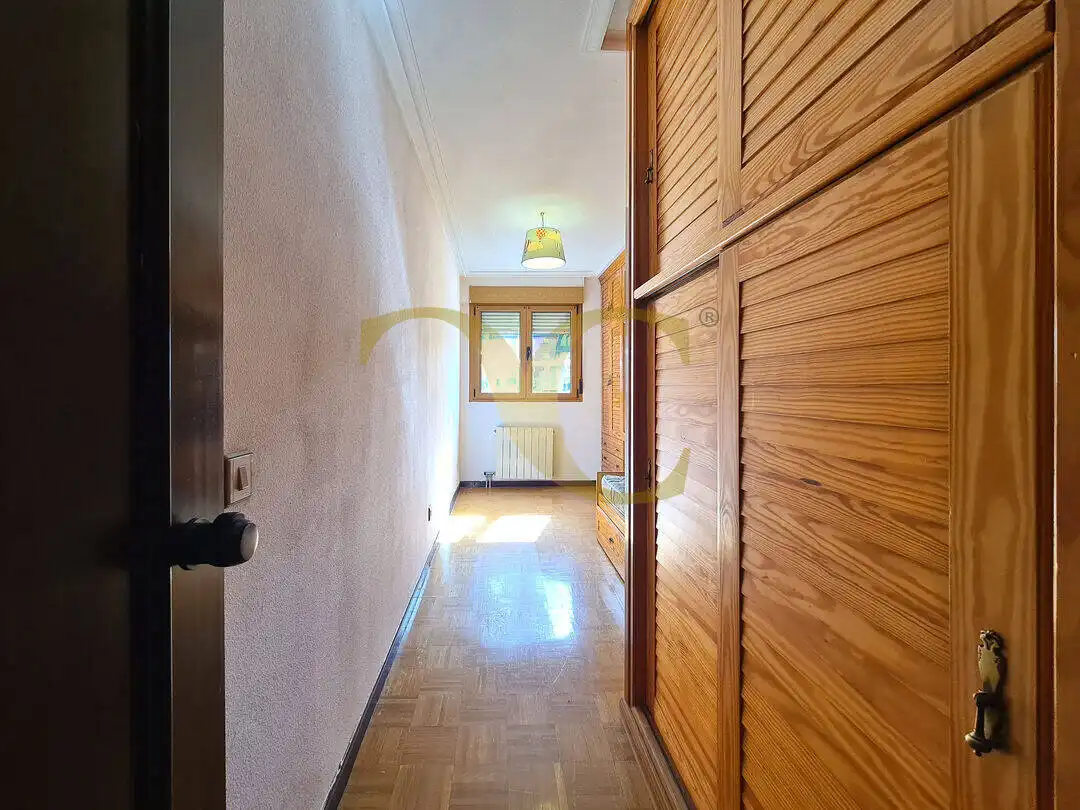 Piso en venta en Oviedo  con Calefacción y Trastero