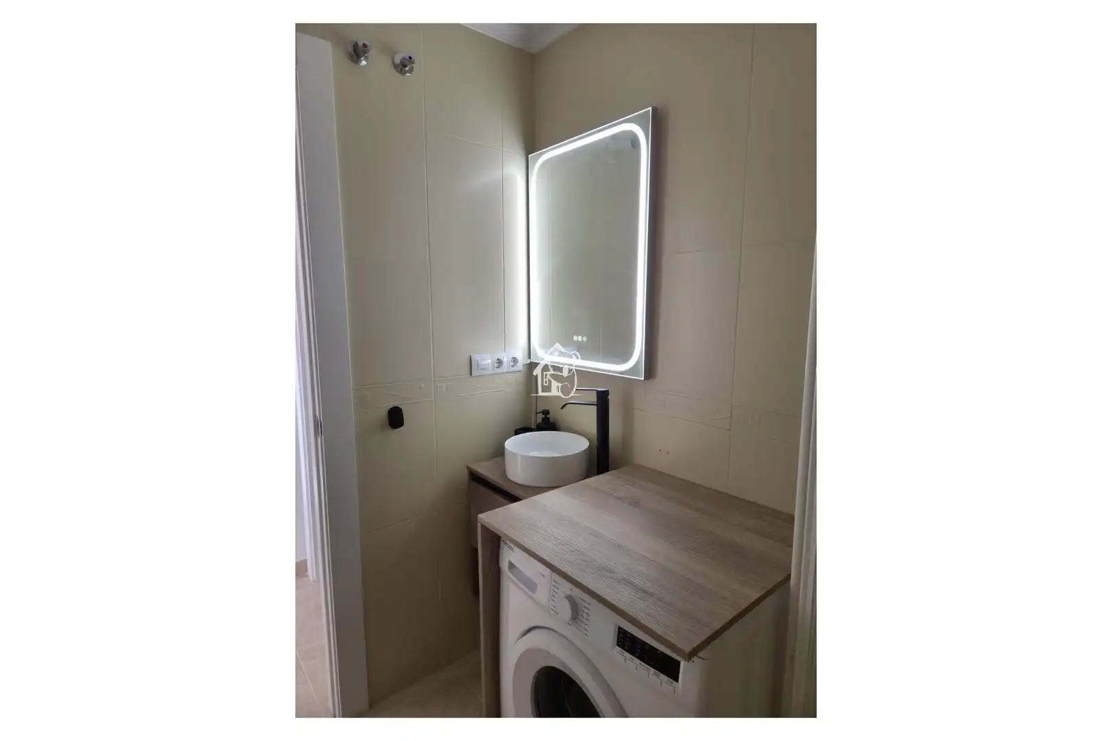 Bany de Apartament de lloguer en Torrevieja amb Aire condicionat, Terrassa i Moblat