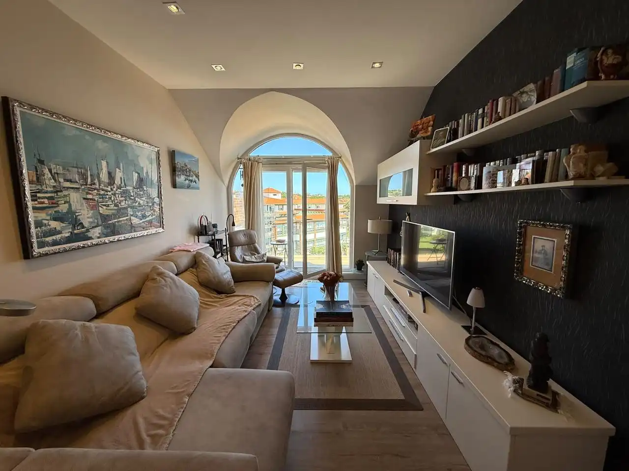Sala de estar de Ático en venta en Castro-Urdiales con Calefacción, Terraza y Trastero