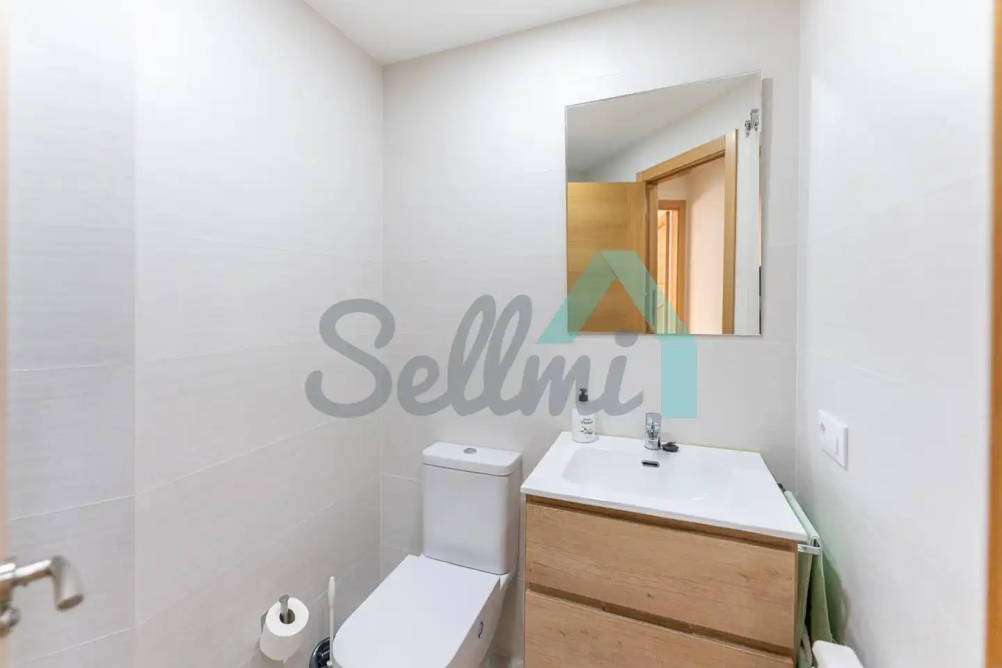 Bathroom of Flat for rent in Oviedo   with Heating, Parquet flooring and Storage room
