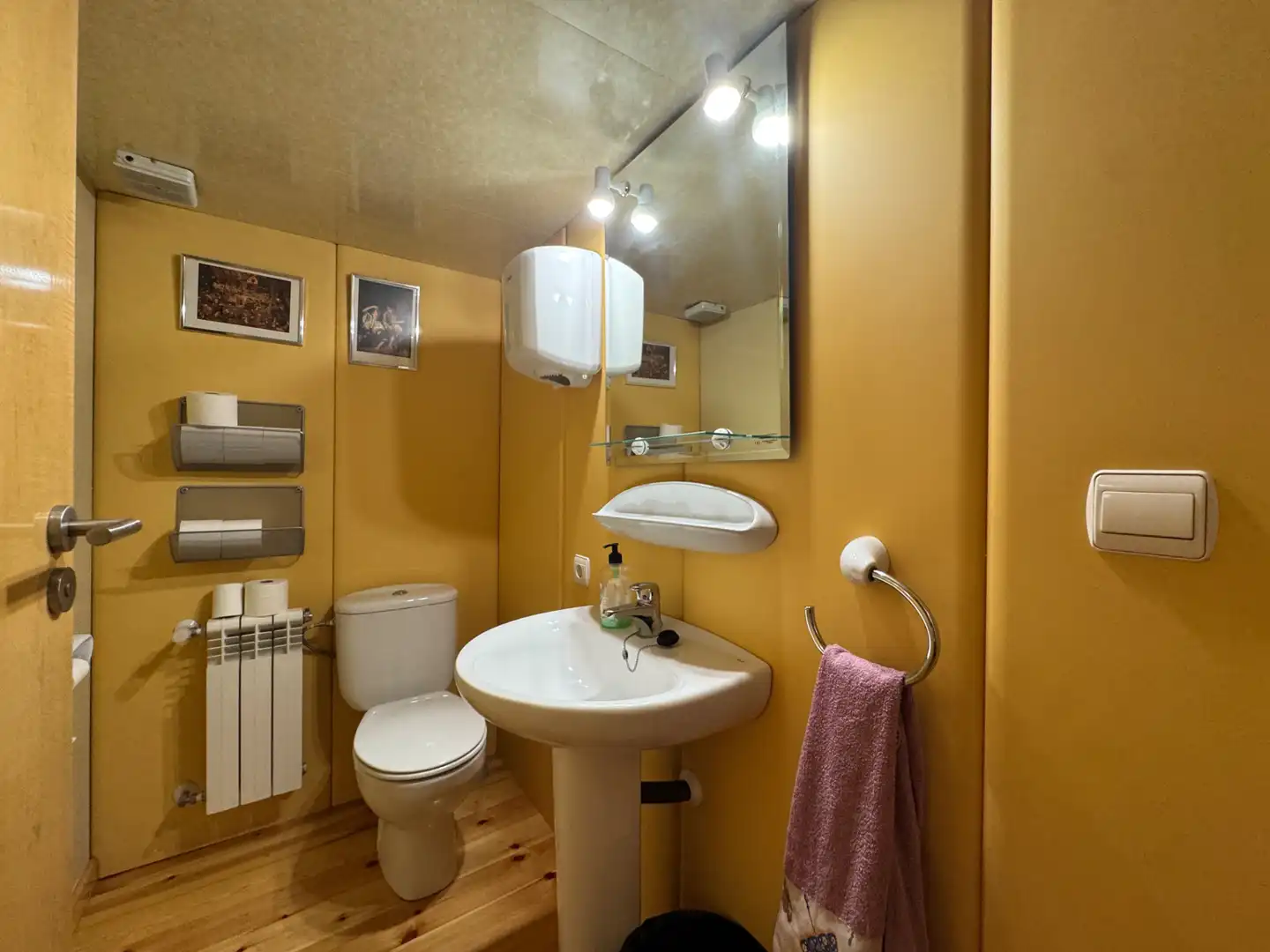 Baño de Local en venta en Cehegín con Aire acondicionado, Calefacción y Parquet