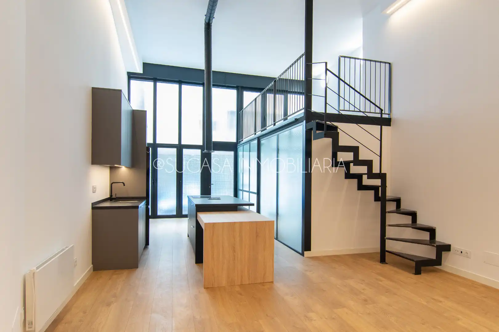 Vista exterior de Loft de lloguer en A Coruña Capital  amb Calefacció, Parquet i Forn