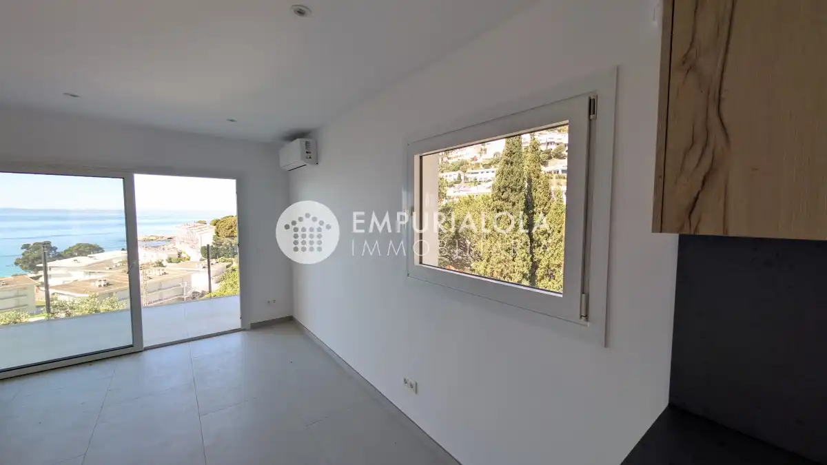 Bedroom of Houses for sale in Roses  with Air Conditioner and Private garden