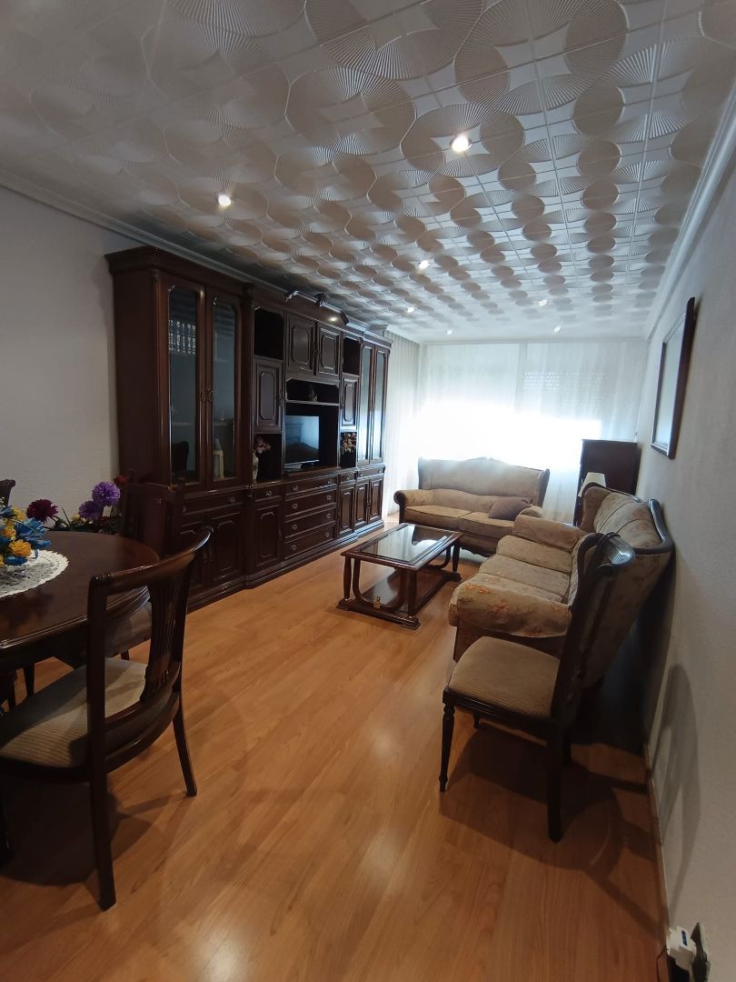 Sala de estar de Piso de alquiler en  Zaragoza Capital con Aire acondicionado, Calefacción y Parquet