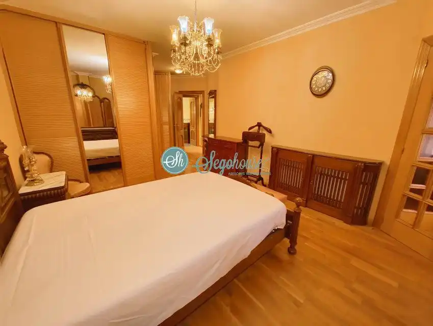 Schlafzimmer von Wohnung zur Miete in Segovia mit Heizung, Parkett und Möbliert