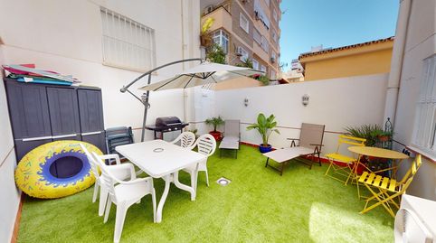Piso de dos dormitorios con terraza y piscina en Los Boliches