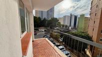 Vista exterior de Pis en venda en Benidorm amb Jardí privat, Terrassa i Piscina comunitària