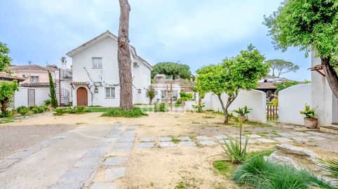 Descubre este impresionante chalet independiente ubicado en la codiciada urbanización privada Ciudad Ducal, en El Puerto de Santa