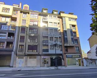 Vista exterior de Estudi en venda en Oviedo  amb Calefacció