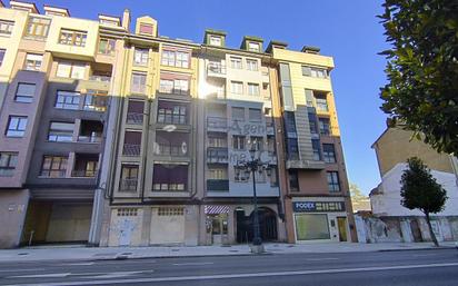 Vista exterior de Estudi en venda en Oviedo  amb Calefacció