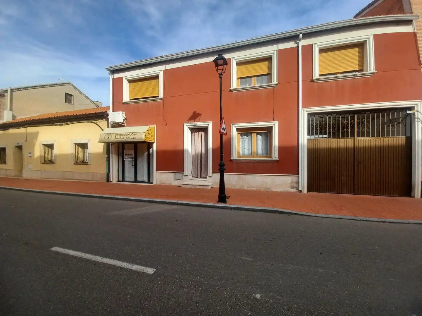 Vista exterior de Local de lloguer en Olmedo